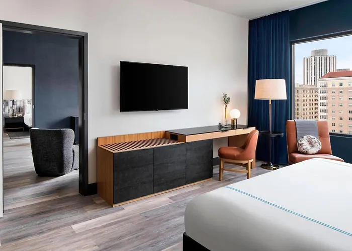The Oaklander Hotel, Autograph Collection
