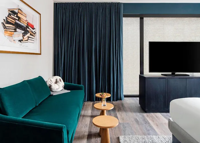 The Oaklander Hotel, Autograph Collection Hotel 3*