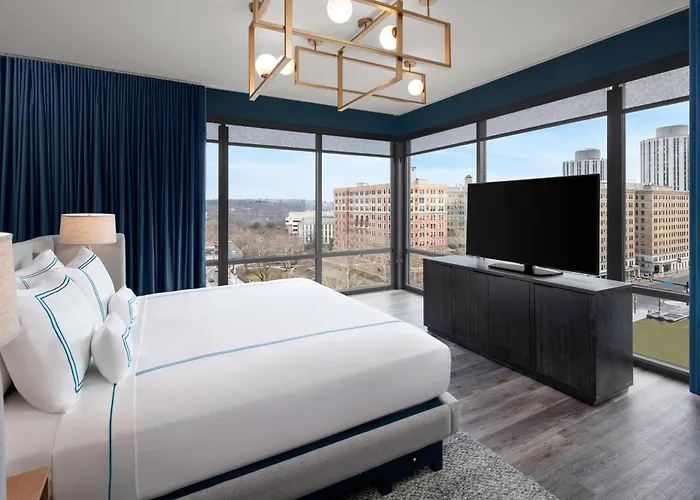 The Oaklander Hotel, Autograph Collection
