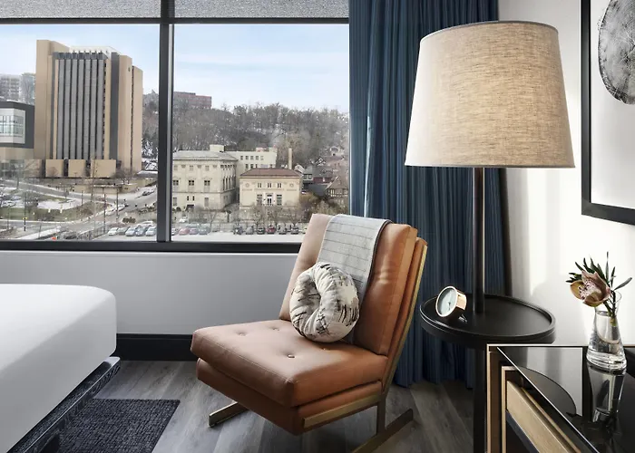 The Oaklander Hotel, Autograph Collection 3*